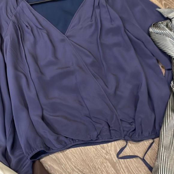 Bundle of 4 Tops - Picture 6 of 6